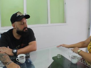 Me follo al mejor amigo de mi hijo para experimentar cosas nuevas - Porno en Español