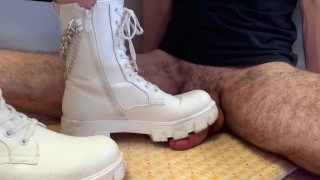 White Combat Boots With Crushed Cocks