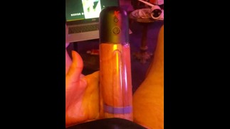 抽起来的鸡巴撞到泵的末端并压扁了口头