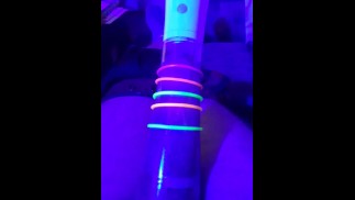 在蓝光下抽鸡巴 w 发光 cockrings #5