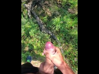 Опустошаю свои яйца в дикой природе - хочешь присоединиться?