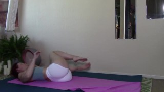 Yogawiel en avond stretch. Join my website nog 4 workouts, pvt chat Bekijk c profiel