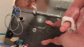 Aftrekken onder de douche totdat ik klaarkom