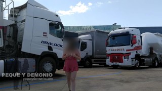 INCREDIBLE "GLORYHOLE" TO A TRUCK DRIVER... HE FILLS MY MOUTH WITH CUM