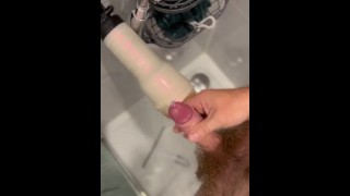 Cumming en la ducha