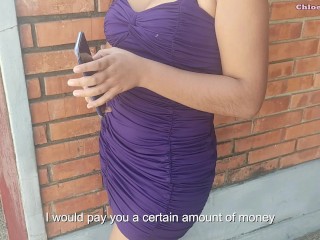 Публичный агент: Предлагает этой молодой женщине деньги за фотосессию, а затем предлагает ей еще ден