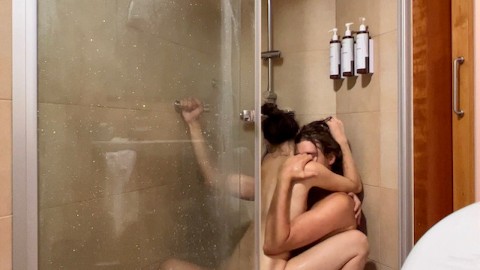 We hadden de meest romantische douche seks in Madrid!