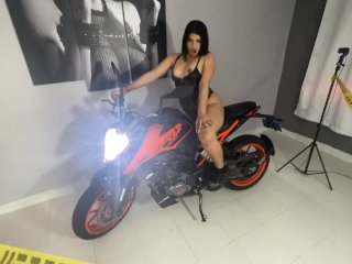 Latina Caliente Se Masturba En_Una Moto - Mia_Montielth