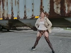Flashing kitty in front of a passing train - Screenshot 5 of 16 - Shy
