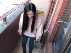 【中文字幕】女生站着也能尿尿!? 用玩具自慰💕日本美女小便, 户外 10/16