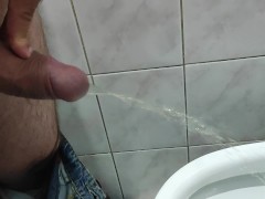 Возбужденный писаю в туалете, золотой дождь, журчание мочи, Писаю с пульсацией крупным планом - Screenshot 11 of 16 - Fetish