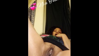 Culo gordo Ebony freak juega con el coño mojado (orgasmo chorreante) 💞Nia Teal💞