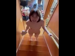無修正。女奴隷を全裸にして階段掃除さす。露出調教。羞恥プレイ。 - Screenshot 15 of 16 - Humiliate