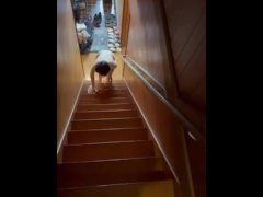 無修正。女奴隷を全裸にして階段掃除さす。露出調教。羞恥プレイ。 - Screenshot 9 of 16 - Shame