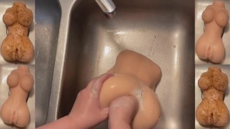 Silikonowa lalka jest brudna i WYMAGA czyszczenia. ASMR
