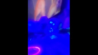 смотрят Pornhub под синим светом, экстремальная игра в мяч #2