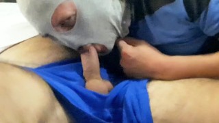 Masked guy enjoy veiny macho Cock. 蒙面人享受靜脈公雞