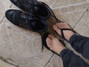 Preview 1 of Awake in time to record this video of foot fetish puting on my tenis
