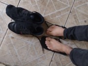 Preview 4 of Awake in time to record this video of foot fetish puting on my tenis