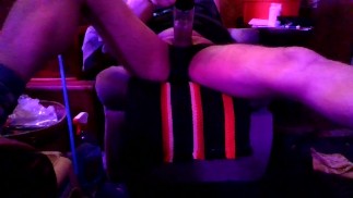 Полный вечер, чтобы смазать маслом, накачать член, фаллоимитатор задницу