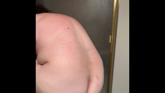 Грязный строитель в душе