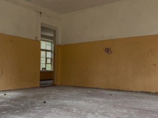 Almost caught masturbating in an abandoned building🔥💦