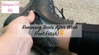 Laarzen verwijderen na het werk (voetfetisj) - Glimpseofme