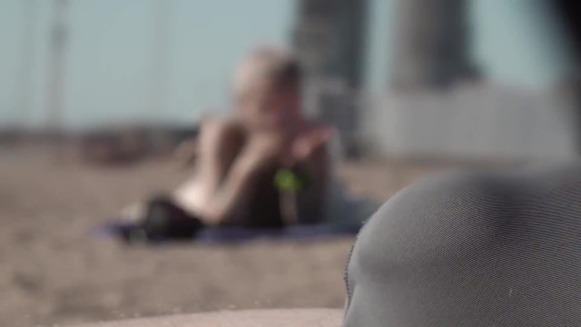 Bulge Dick Flash on Beach - Public Flashing