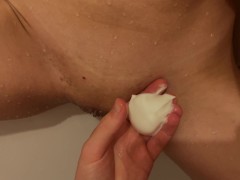 Video I asked my roommate to shave my pussy. It was so sexy so he fuck me in bath