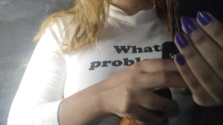 Poczuj się napalony, gdy patrzysz, jak Caty BlackRose ściska swoje duże cycki