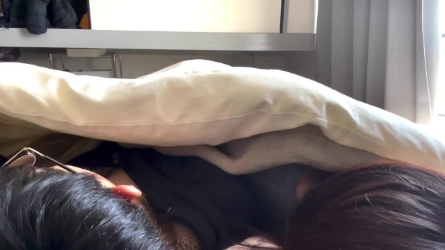朝オナしてたら女友達にバレてそのまま寝起き中出しセックス