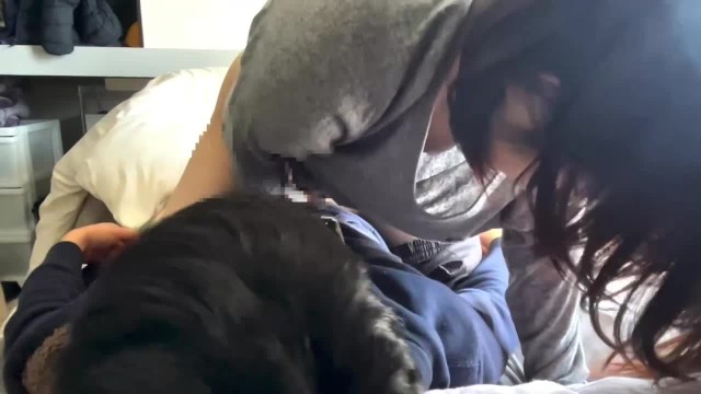 朝オナしてたら女友達にバレてそのまま寝起き中出しセックス
