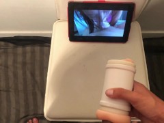Masturbation de mon énorme bite avec éjac devant un porno en attendant la jolie - CANDIE