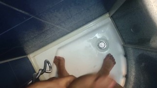 淋浴游戏和射精用力