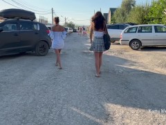 Две девки гуляют на публике без трусиков и показывают киски - Screenshot 10 of 16 - Voyeur