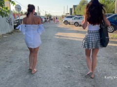 Две девки гуляют на публике без трусиков и показывают киски - Screenshot 7 of 16 - Strangers