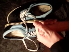 Video Cum on her blue Vans Era sneakers