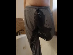 Wetting - Screenshot 9 of 16 - Pissing