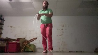 Slow Motion touwtjespringen en masturberen