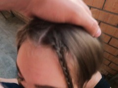 ЗАЕБАЛА КУРИТЬ ЭЛЕКТРОНКУ НА БАЛКОНЕ. КОНЧИЛ В НУТРЬ и РОТ Сводной СЕСТРЕНКИ - Screenshot 4 of 16 - Pov