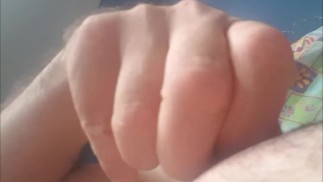 Soumis se titille le téton pour sa Maîtresse 