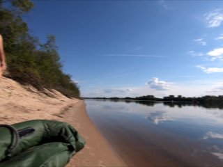Naked girl pumped up the boat and swam