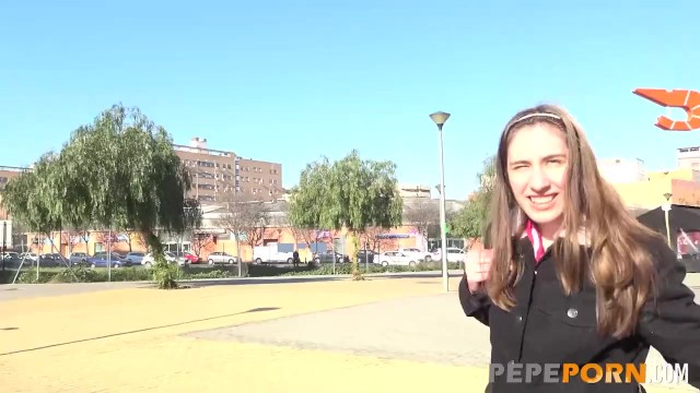 Amateur Jovencita De 18 Años Aprende Una Lección De Sexo De un Semental Muy Experimentado