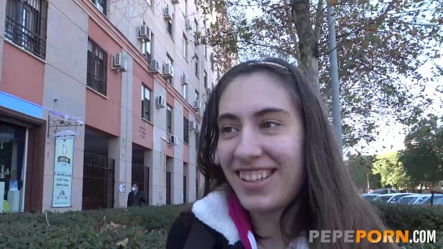 Amateur Jovencita De 18 Años Aprende Una Lección De Sexo De un Semental Muy Experimentado