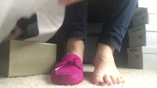 Enorme schoen unboxing (moccasins) Deel 1 Frieda Ann voet Fetish