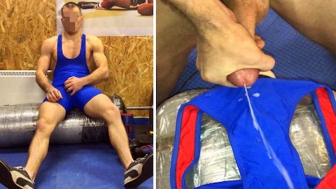 Hot wrestler si è arrapato durante l'allenamento e ha scopato un gay virtuale