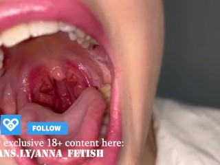 Je Te Laisse M’accrocher à Mon Uvula et Jouir Dans Ma Bouche Avec Ton Petit Sperme Avant que Je T’avale