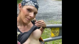 Lächeln Sie vor der Kamera 