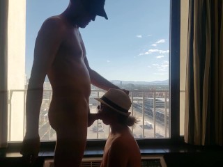 Лас Вегас. Горячая жена трахает парня из бассейна в окне отеля (16 этаж)