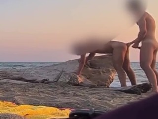 Scopata a Pelle Su Spiaggia Nudista